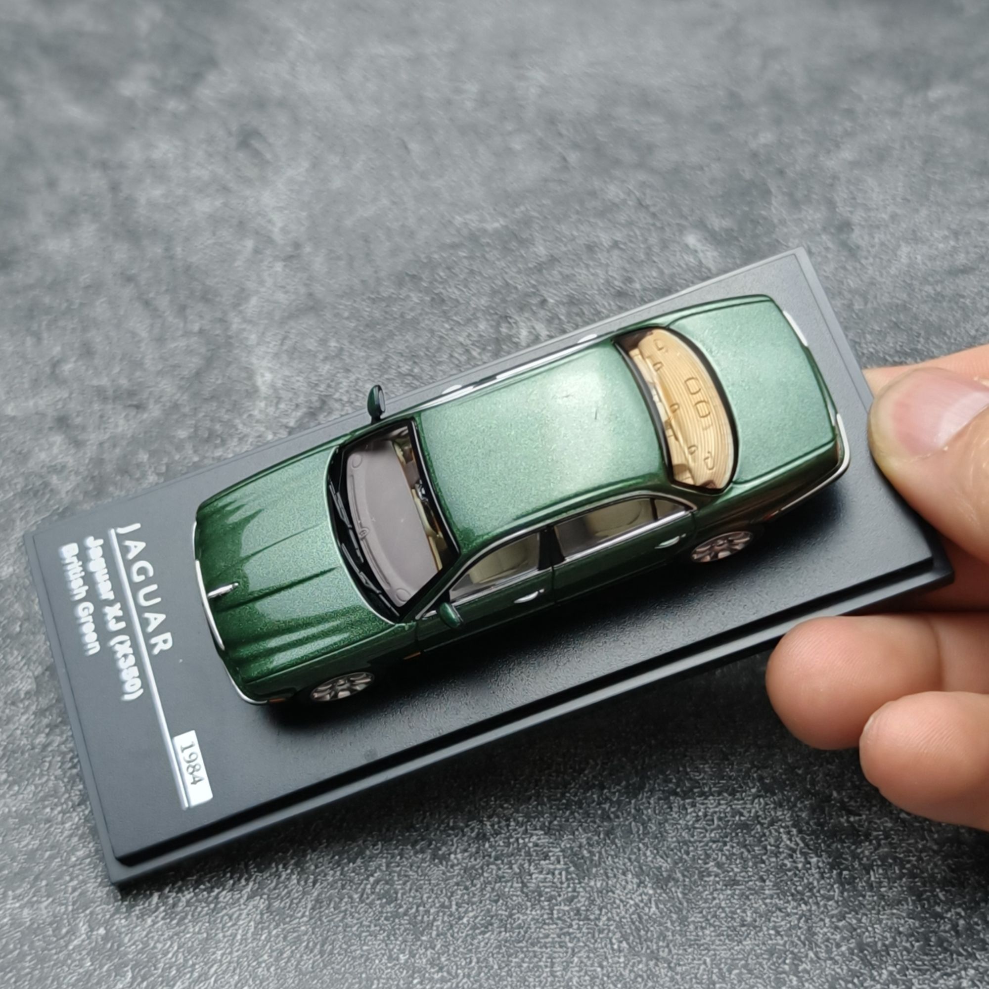 AR BOX Diecast Escala 1:64 XJ6 - Die Cast Car 1 64 avaliação e preço